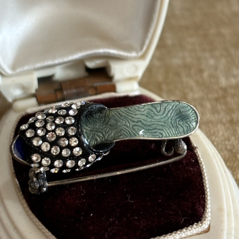 Vintage RAINE stiletto pin
